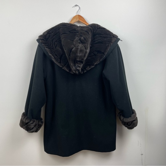 Laura Faux Fur Coat - Size Small - Black Elegant Woman Jacket - Picture 3 of 8